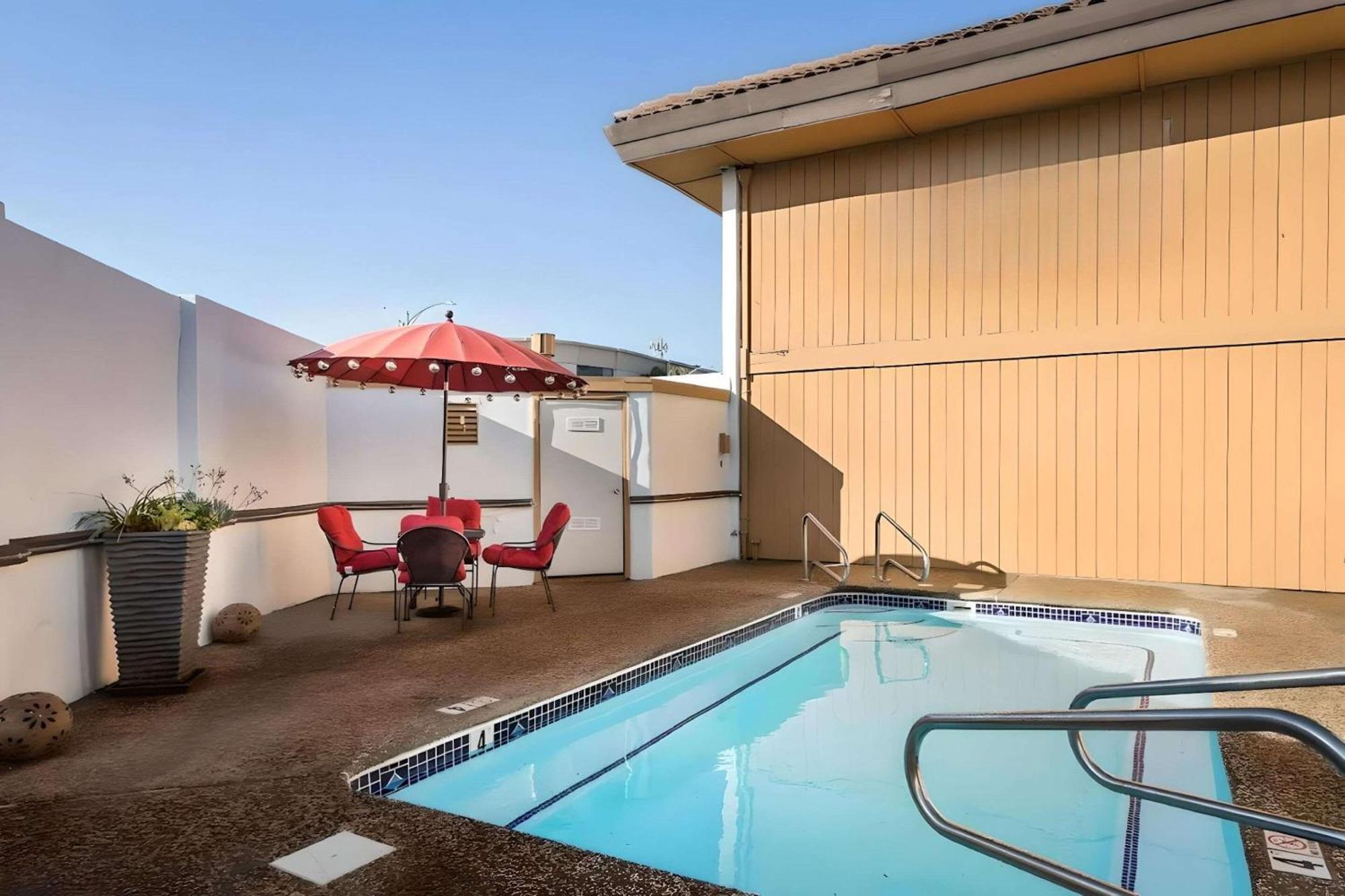 Rodeway Inn San Jose Hwy-101 Tully Rd Exit ภายนอก รูปภาพ